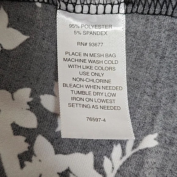 Liz Claiborne Floral 3 qtr. length Sleeved Blouse black and white Size 1X - Picture 10 of 10